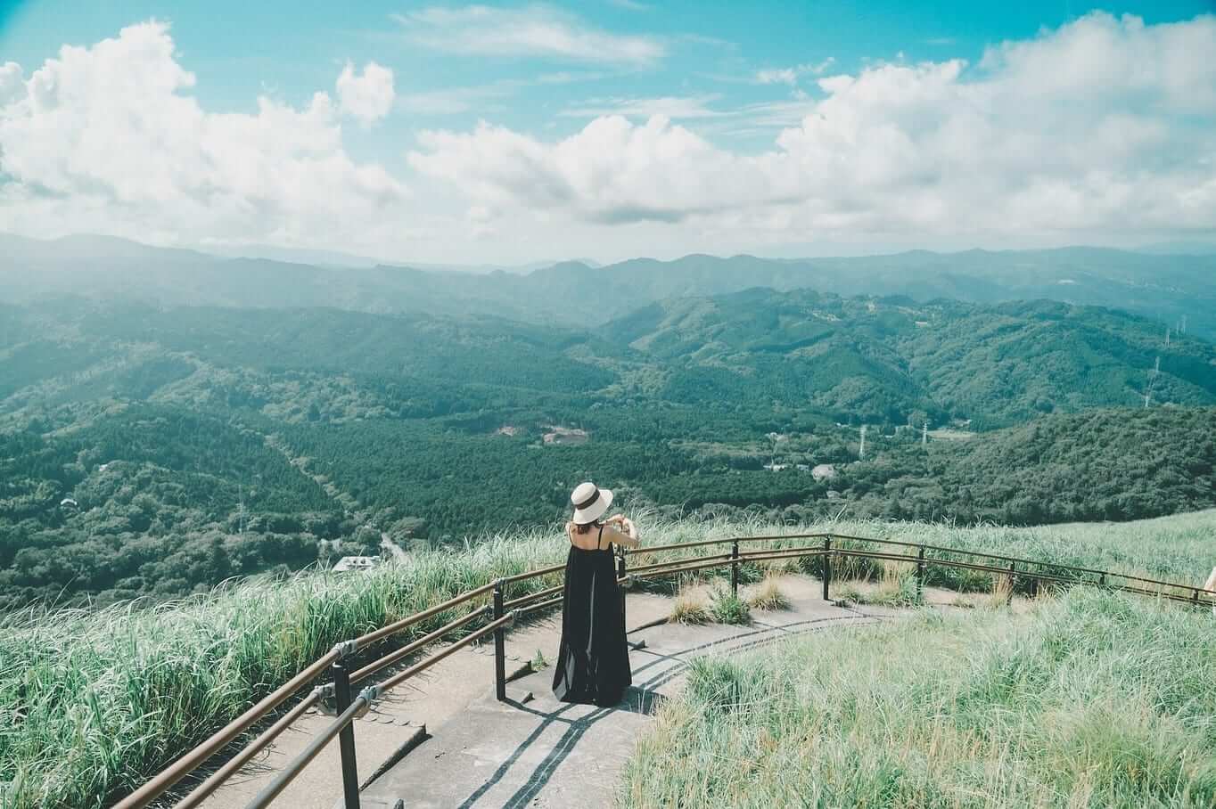 山地空间中的人物